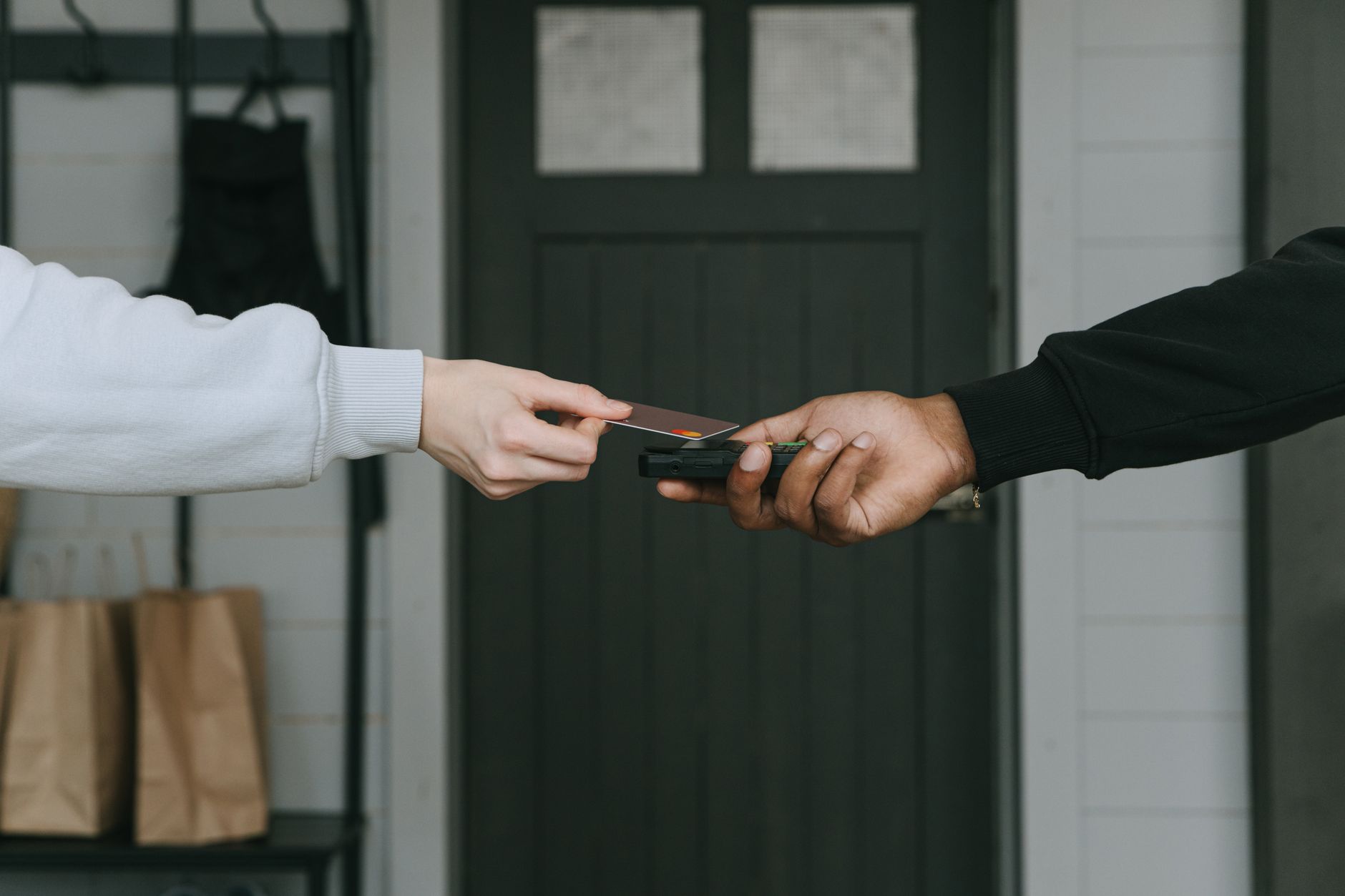 a person paying cashless